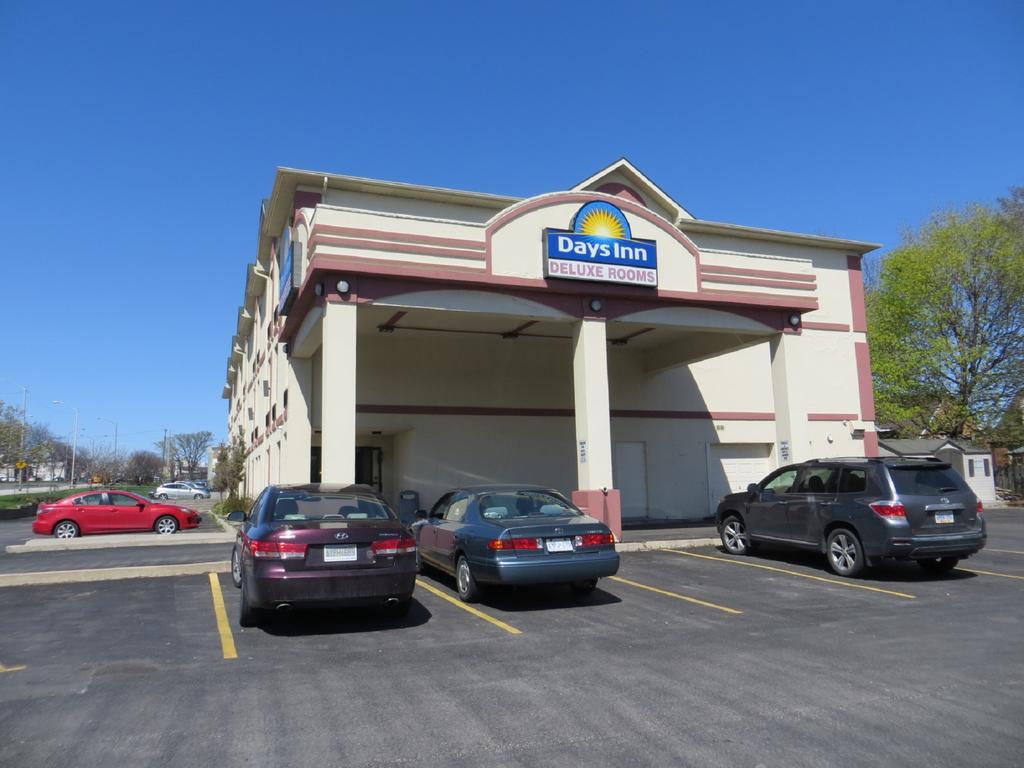 Days Inn By Wyndham Toronto East Lakeview Екстер'єр фото
