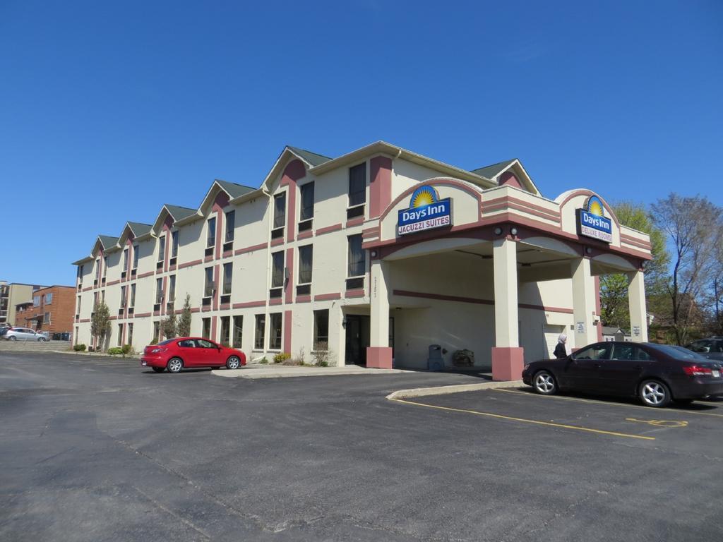 Days Inn By Wyndham Toronto East Lakeview Екстер'єр фото
