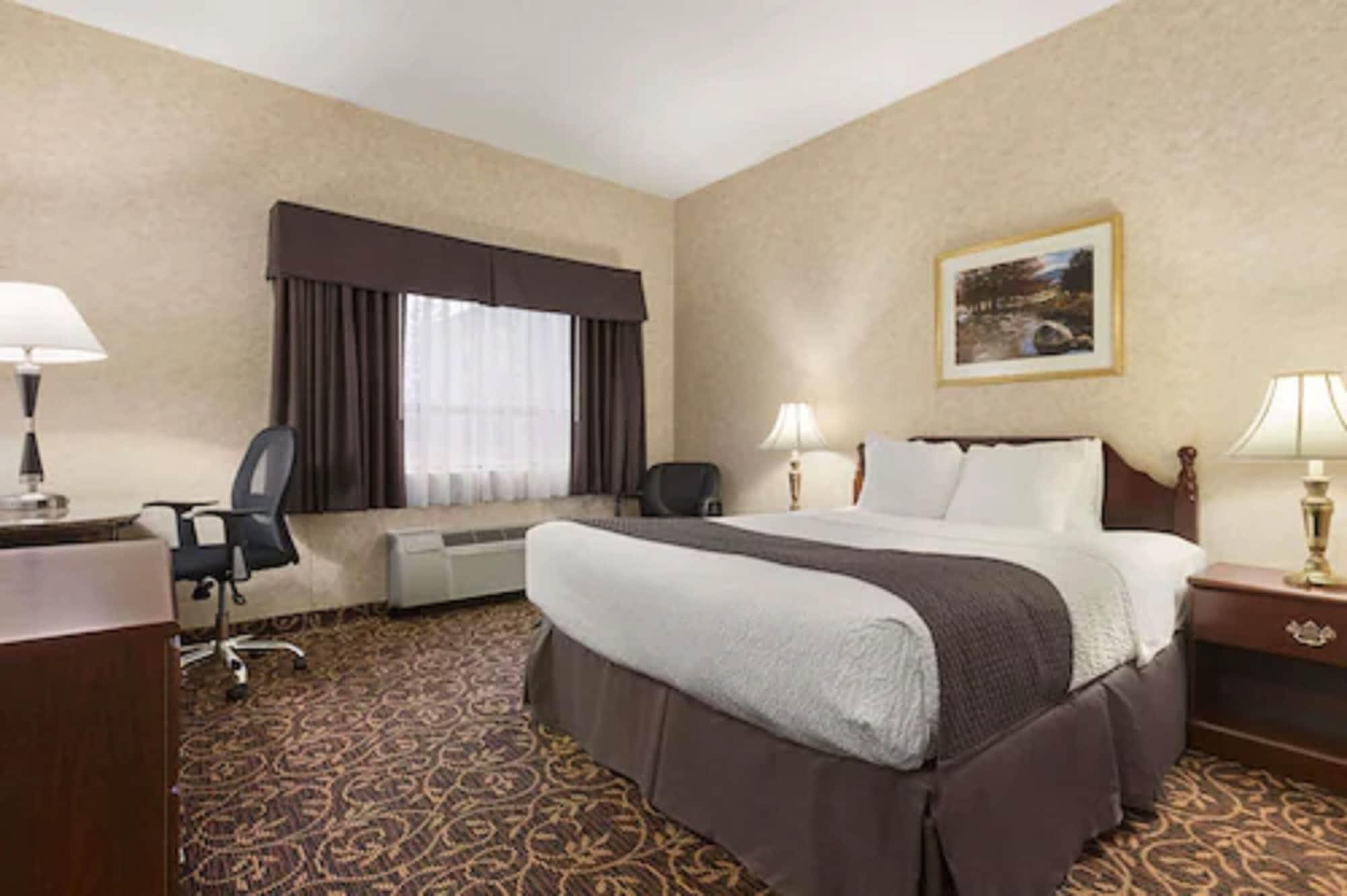 Days Inn By Wyndham Toronto East Lakeview Екстер'єр фото