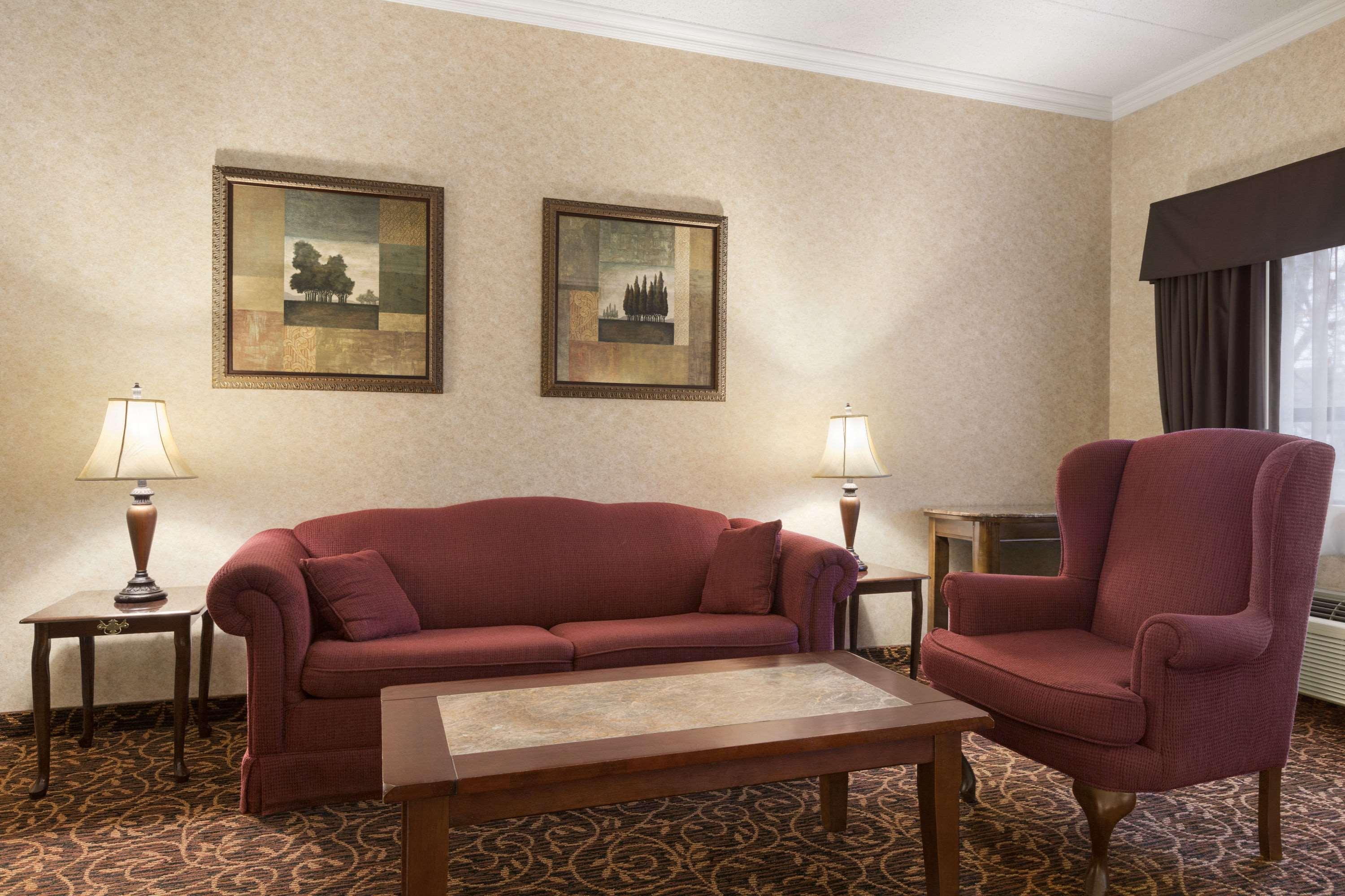 Days Inn By Wyndham Toronto East Lakeview Екстер'єр фото
