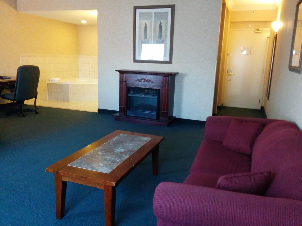 Days Inn By Wyndham Toronto East Lakeview Екстер'єр фото