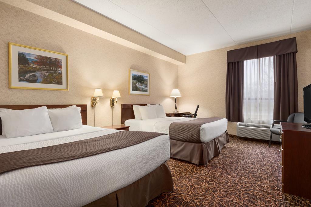Days Inn By Wyndham Toronto East Lakeview Екстер'єр фото