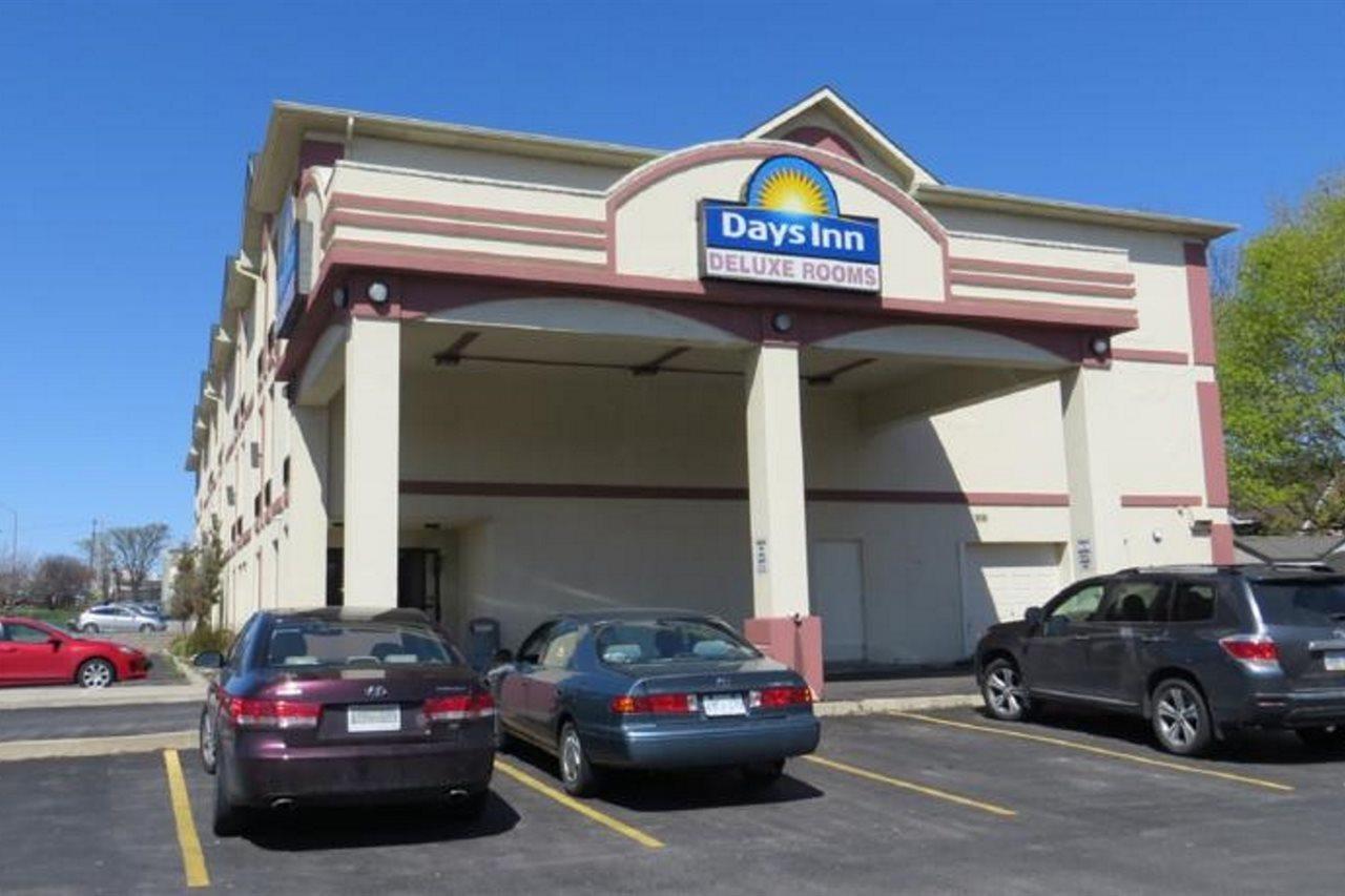 Days Inn By Wyndham Toronto East Lakeview Екстер'єр фото