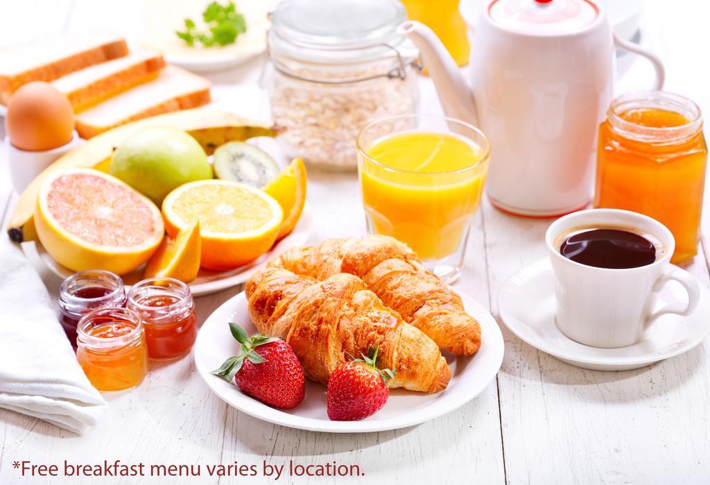 Days Inn By Wyndham Toronto East Lakeview Екстер'єр фото