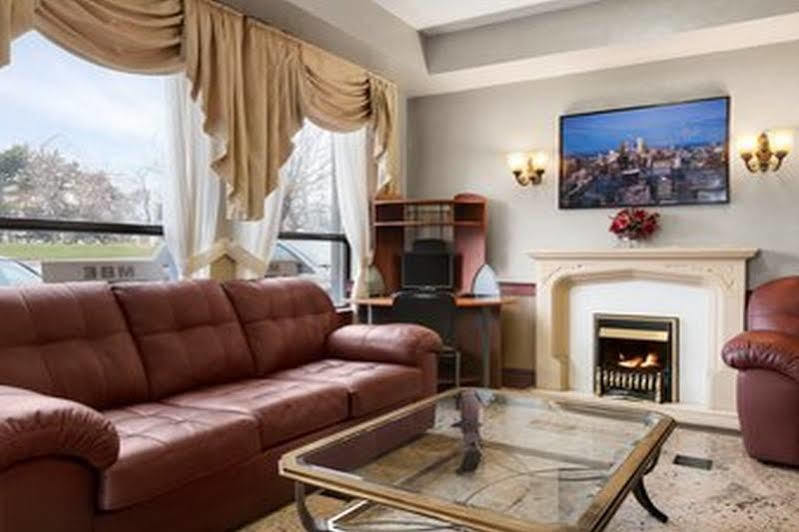 Days Inn By Wyndham Toronto East Lakeview Екстер'єр фото
